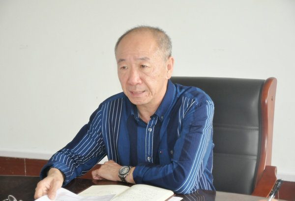 纪检委书记胡晓强主持会议并讲话