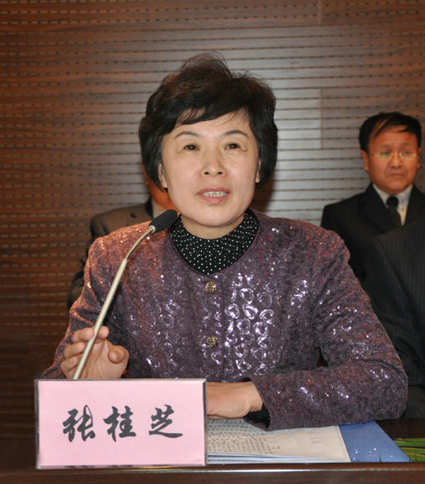 纪检委书记,工会主席张桂芝主持会议副院长孙庆顺宣读大会决议大会