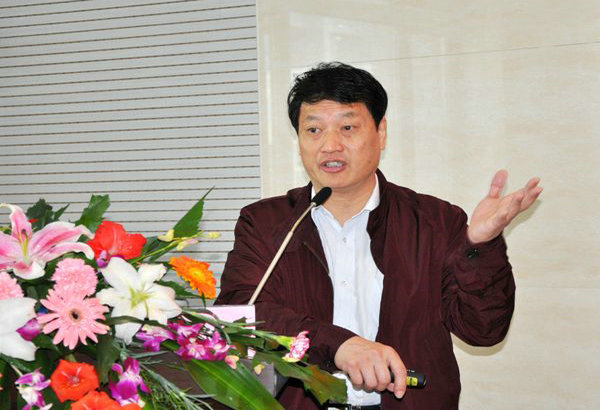 浙江大学附属二院刘进教授在做讲座北京天坛医院功能神经外科专家